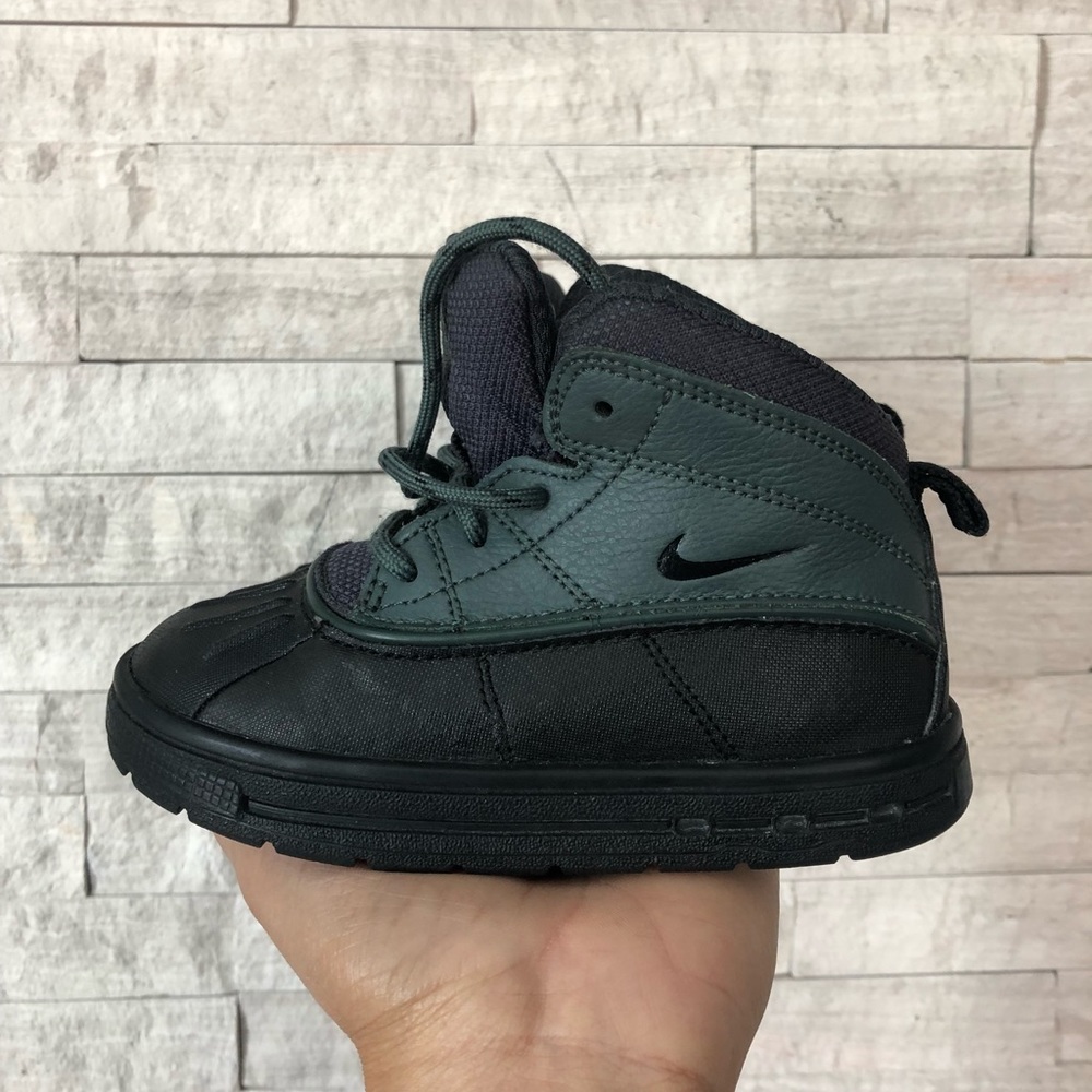 toddler Nike boots